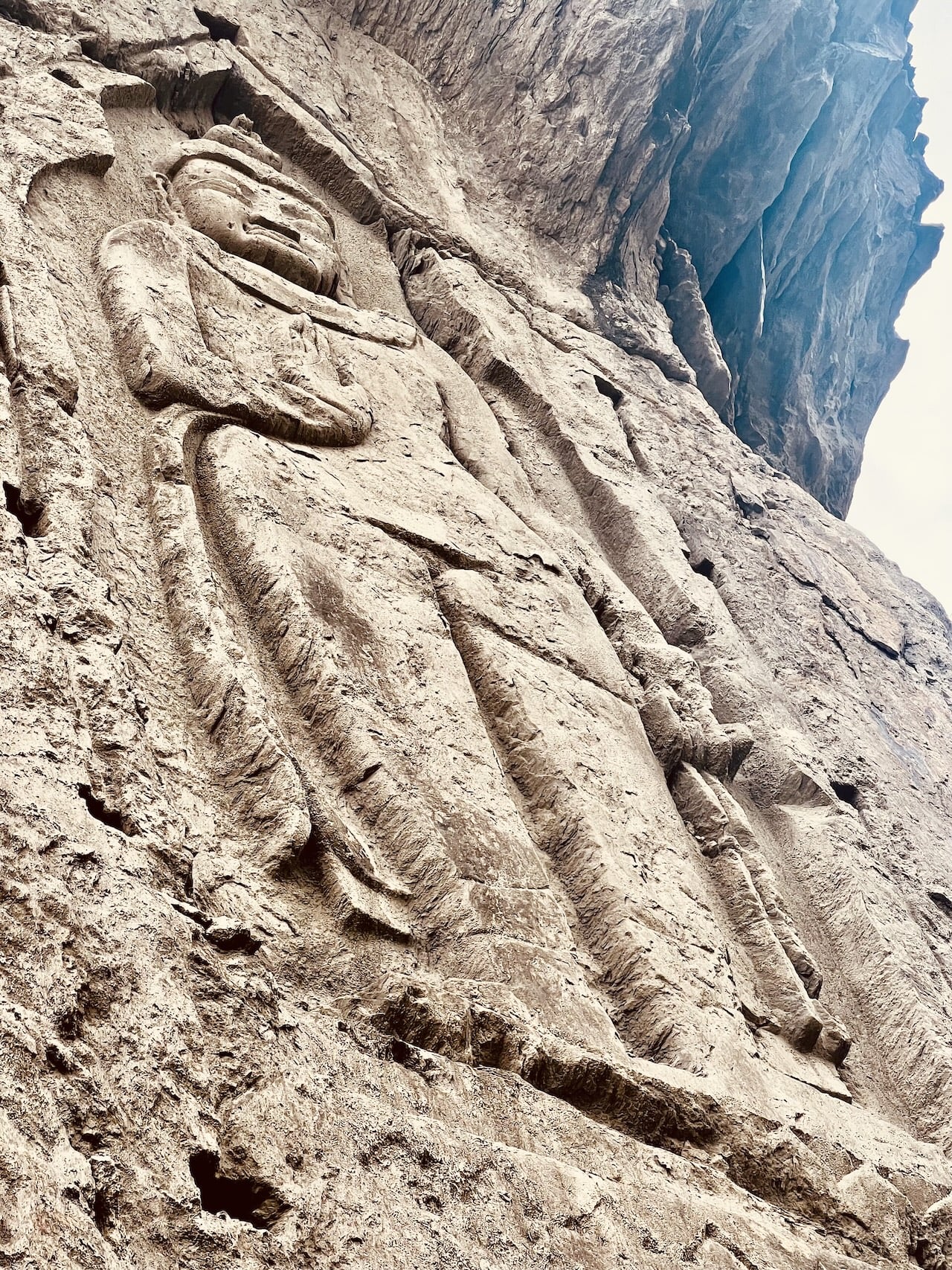 Buddha Gilgit Statua del Buddha scolpita in altorilievo sulla parete rocciosa nei pressi di Gilgit, in Pakistan