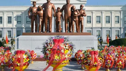 tour-corea-Piazza-Kim-Il-sung
