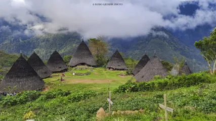 VILLAGGIO TRADIZIONALE WAE REBO - INDONESIA
